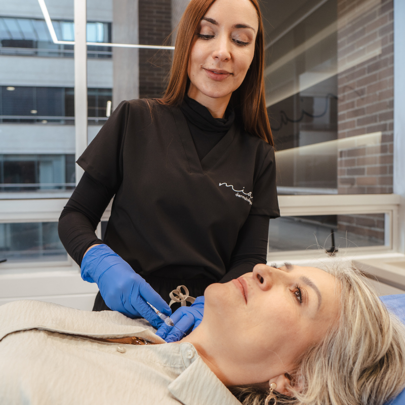 Rejuvenecimiento facial con bioestimuladores Medellín